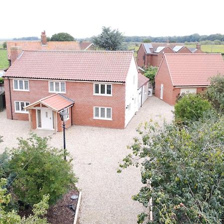 Spacious 6-Bed Home, Near The Norfolk Broads Clippesby Ngoại thất bức ảnh