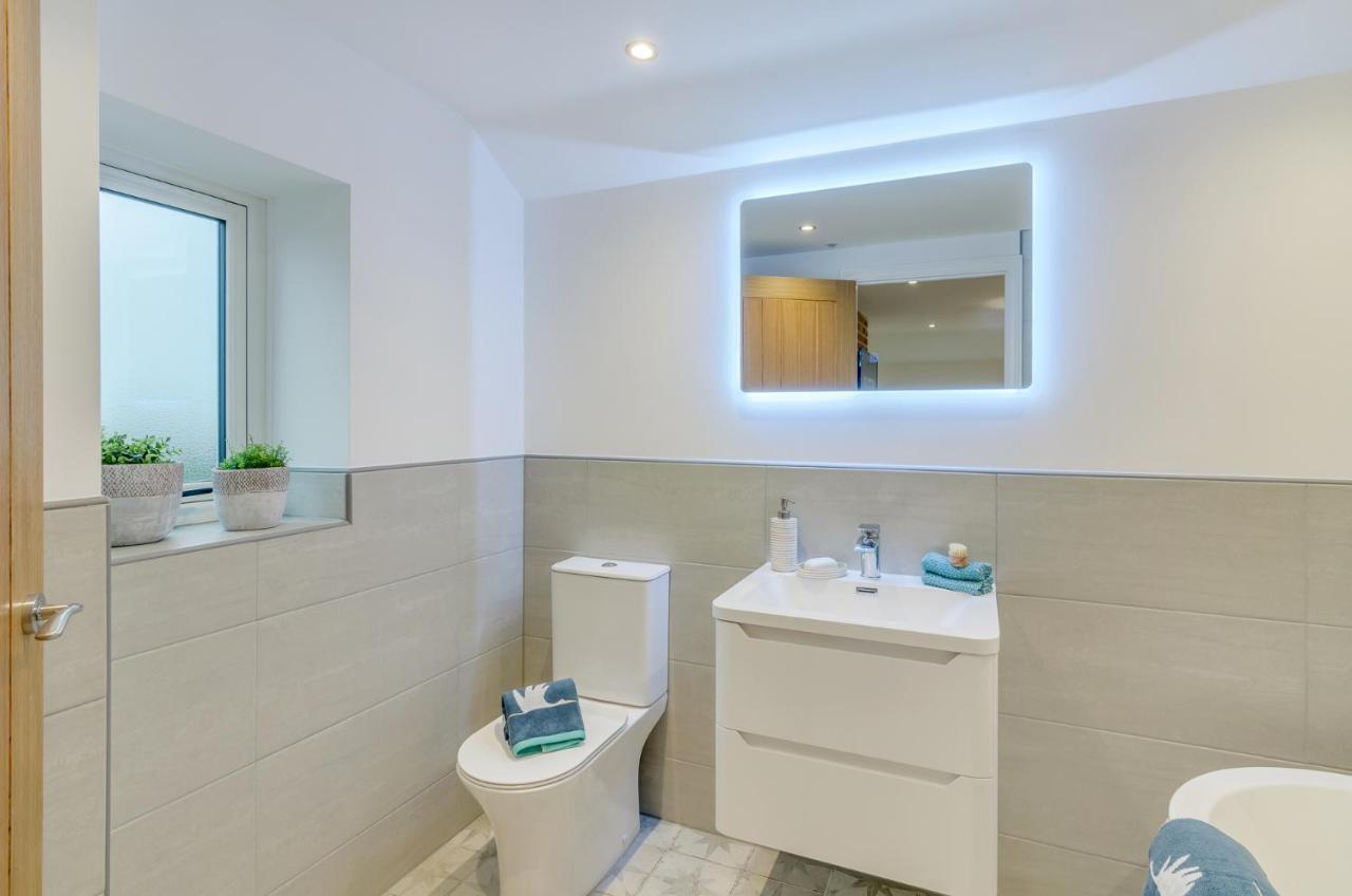 Spacious 6-Bed Home, Near The Norfolk Broads Clippesby Ngoại thất bức ảnh