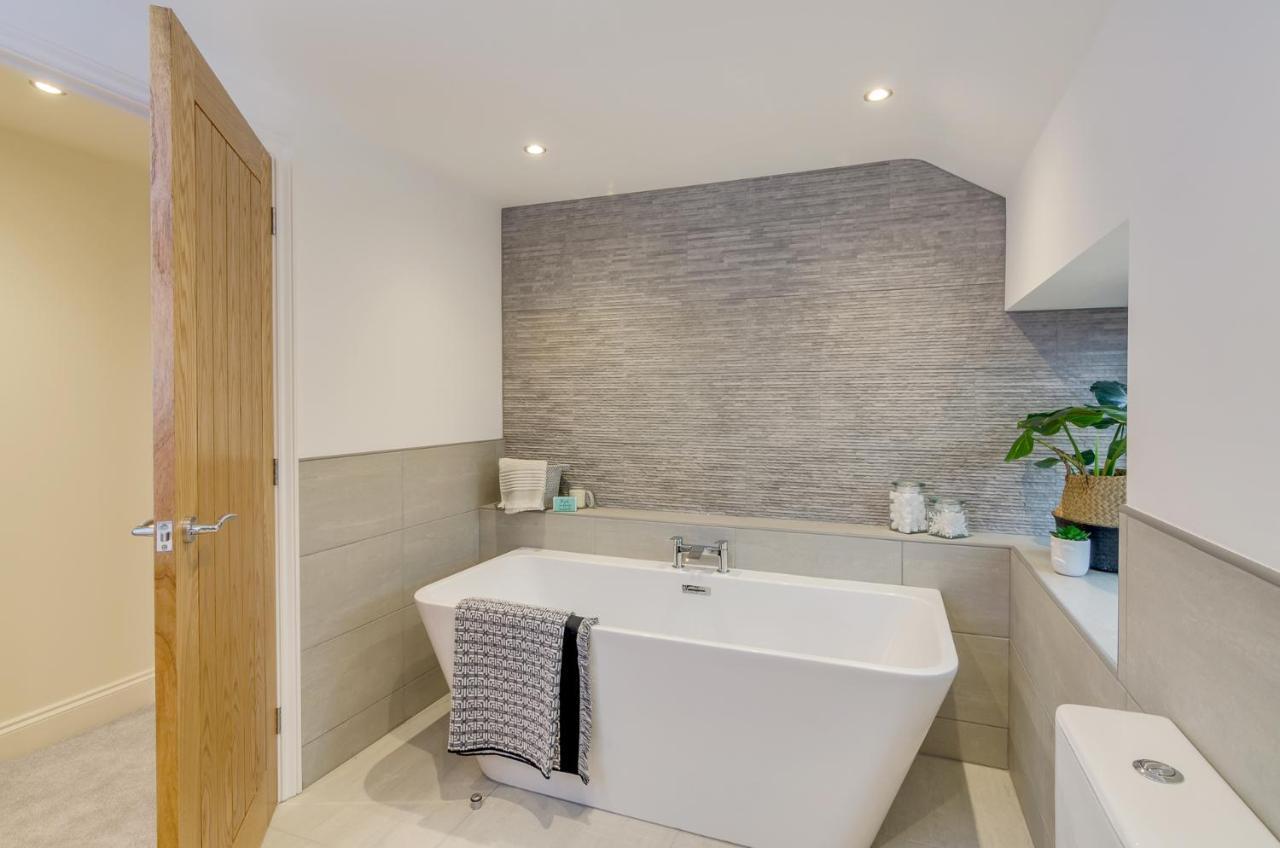 Spacious 6-Bed Home, Near The Norfolk Broads Clippesby Ngoại thất bức ảnh