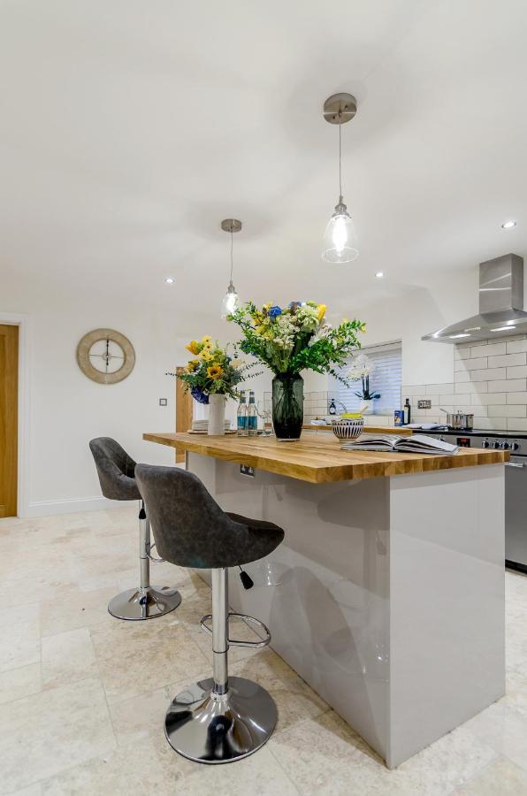 Spacious 6-Bed Home, Near The Norfolk Broads Clippesby Ngoại thất bức ảnh