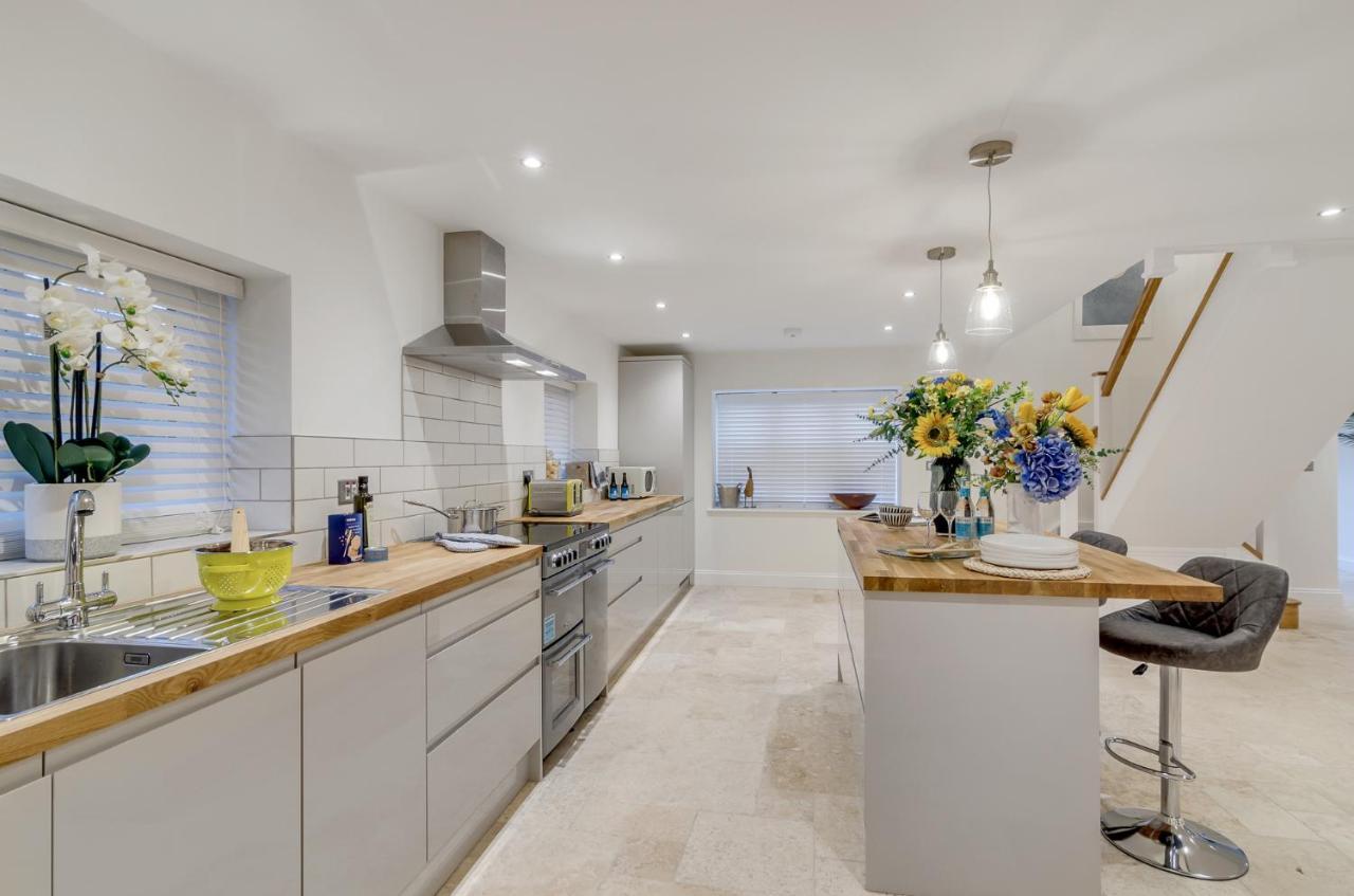 Spacious 6-Bed Home, Near The Norfolk Broads Clippesby Ngoại thất bức ảnh
