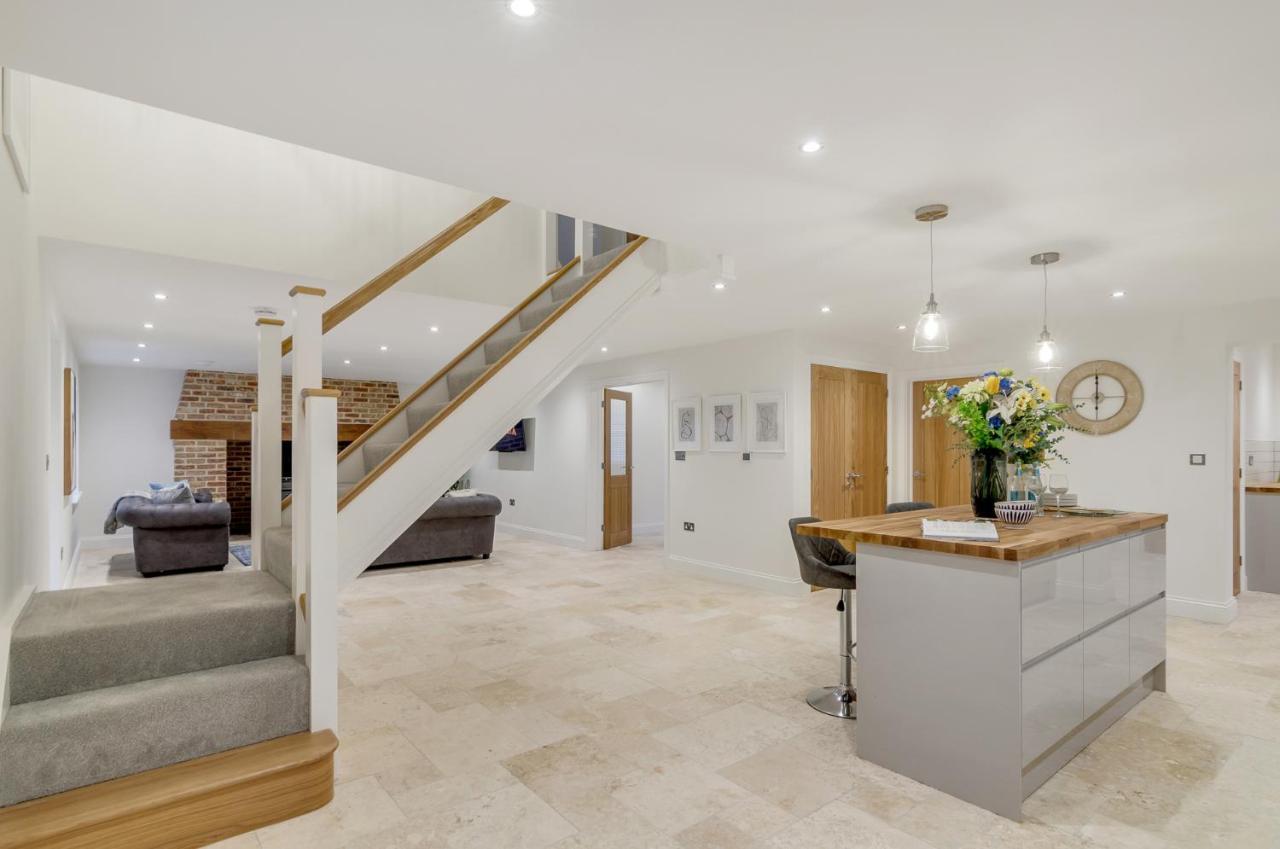 Spacious 6-Bed Home, Near The Norfolk Broads Clippesby Ngoại thất bức ảnh