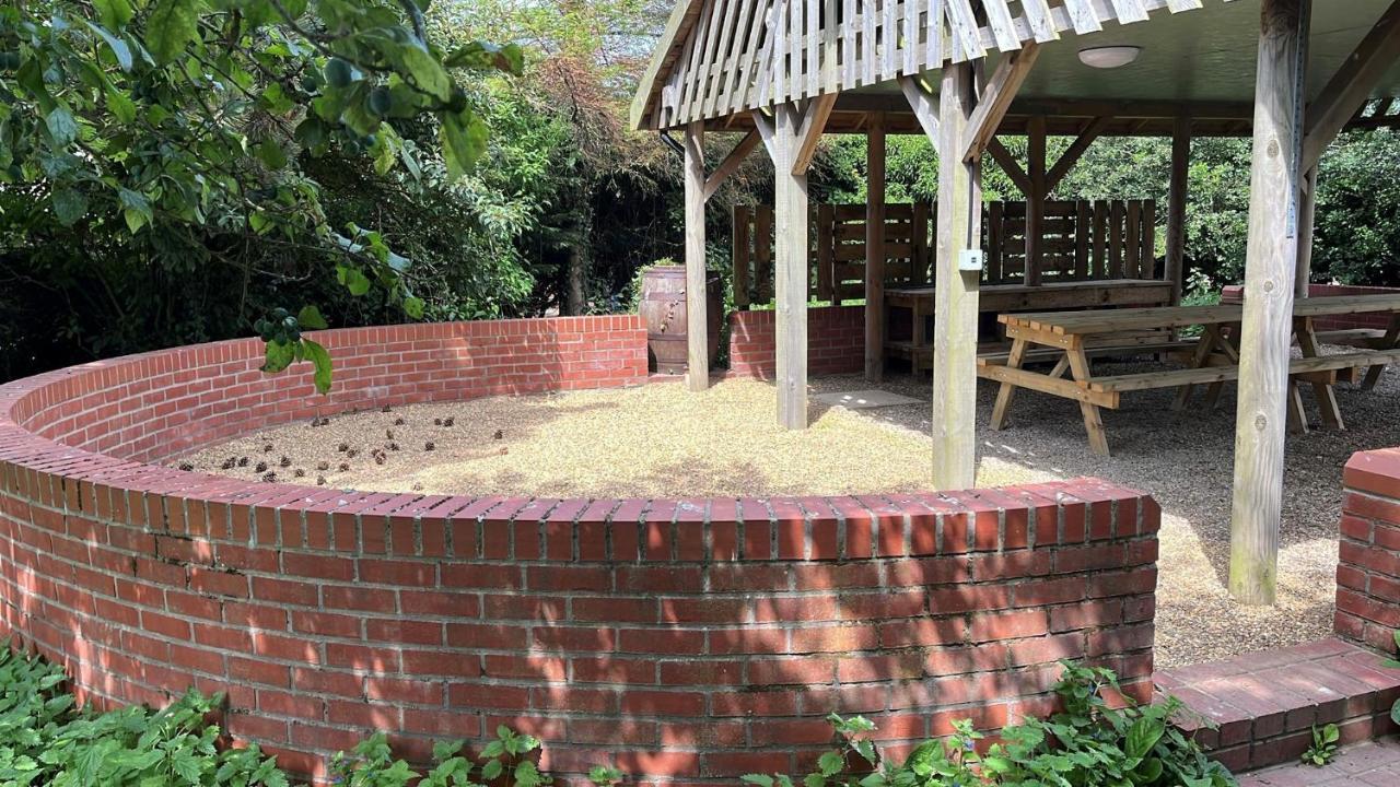 Spacious 6-Bed Home, Near The Norfolk Broads Clippesby Ngoại thất bức ảnh
